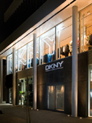 ����åȥ��ȥ꡼�Ȥˡ�DKNY�׹����δ���Ź�ݥե�饤��Ÿ��