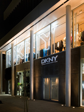 ����åȥ��ȥ꡼�Ȥˡ�DKNY�׹����δ���Ź�ݥե�饤��Ÿ��
