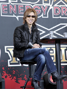 YOSHIKI�����塹�ڤǲ񸫡ݥե���1���ͤ�����ǯ���饤�֤ʤ�ȯɽ